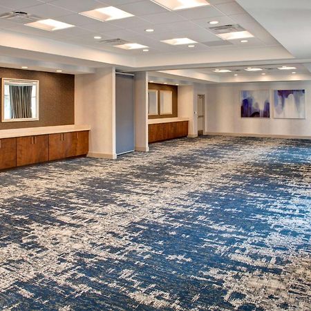 Hilton Garden Inn Kansas City/Kansas מראה חיצוני תמונה