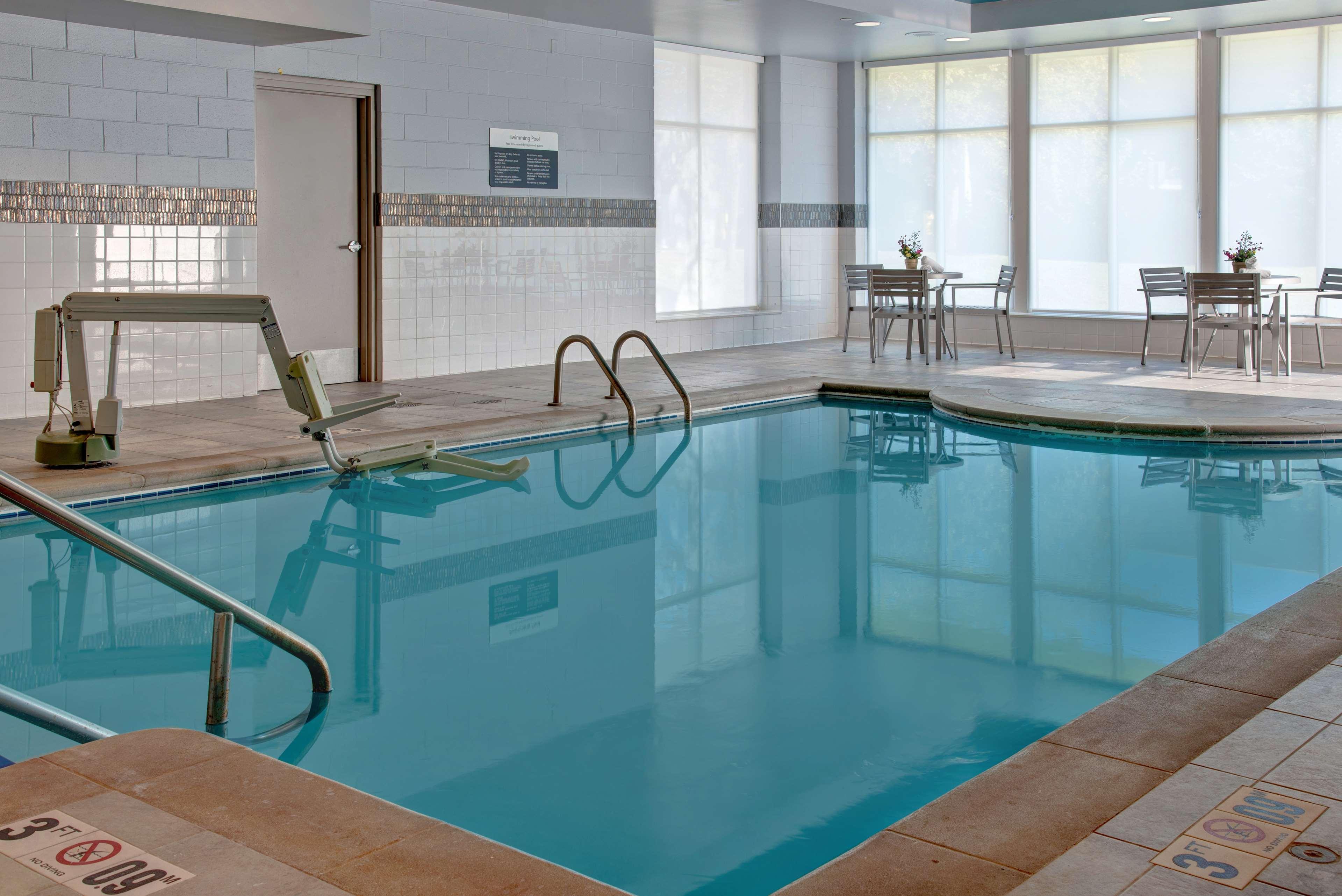 Hilton Garden Inn Kansas City/Kansas מראה חיצוני תמונה