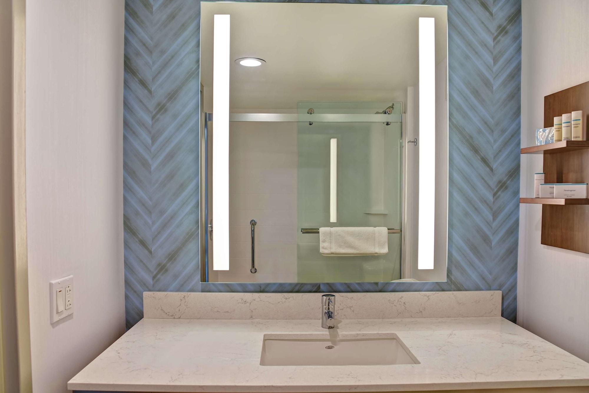 Hilton Garden Inn Kansas City/Kansas מראה חיצוני תמונה