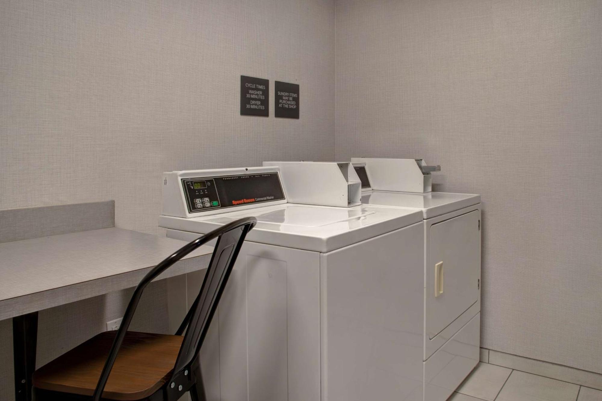 Hilton Garden Inn Kansas City/Kansas מראה חיצוני תמונה