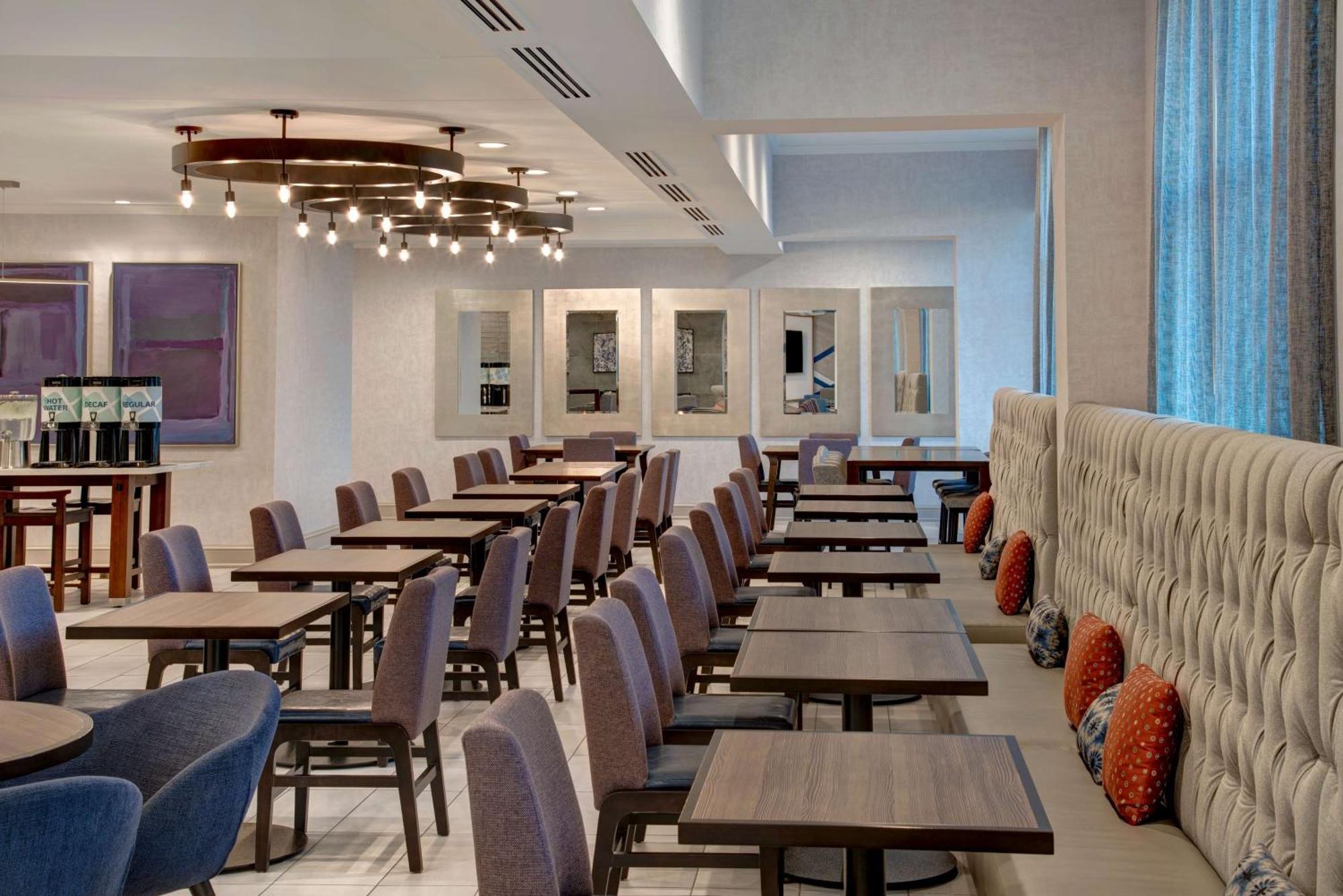 Hilton Garden Inn Kansas City/Kansas מראה חיצוני תמונה