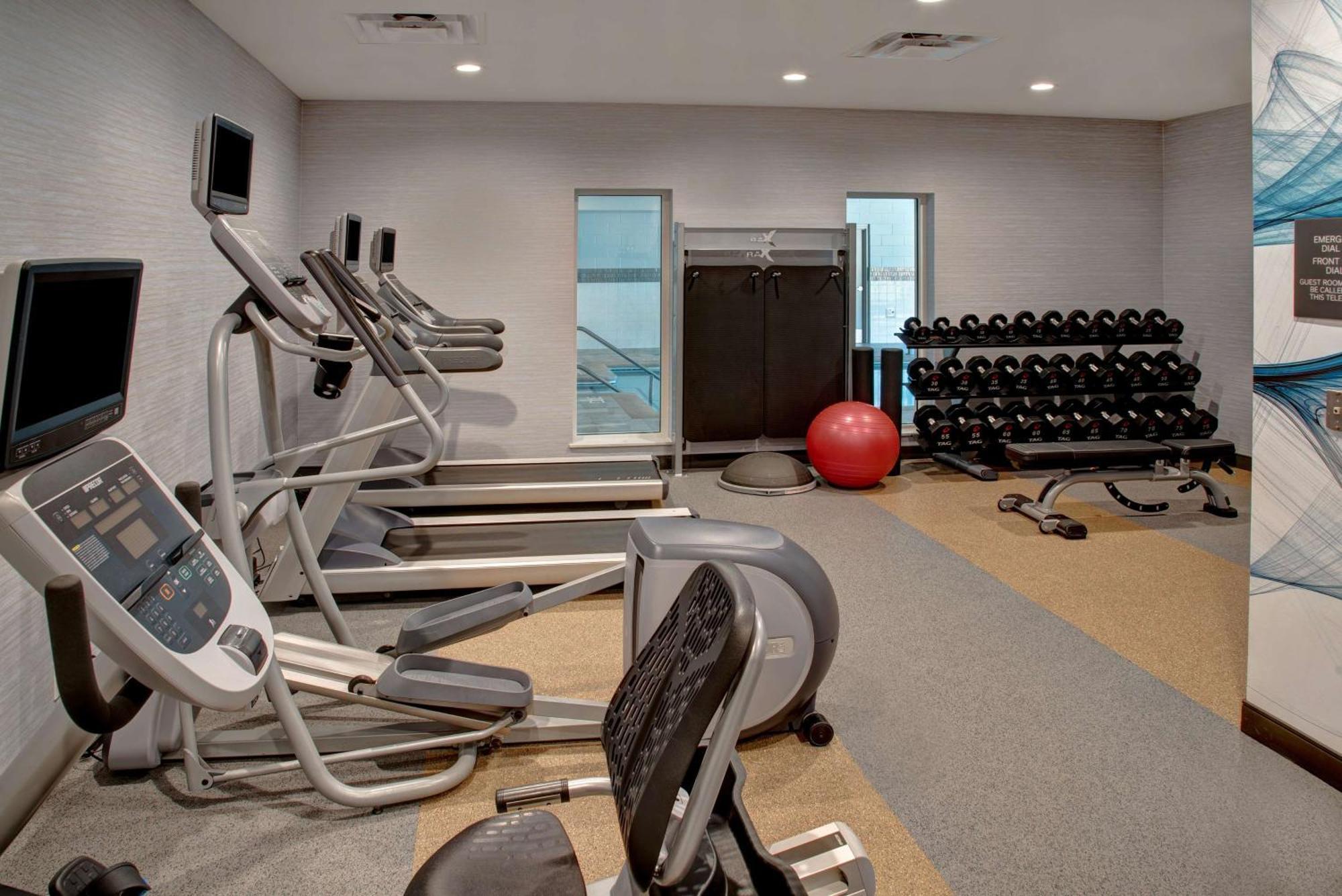 Hilton Garden Inn Kansas City/Kansas מראה חיצוני תמונה